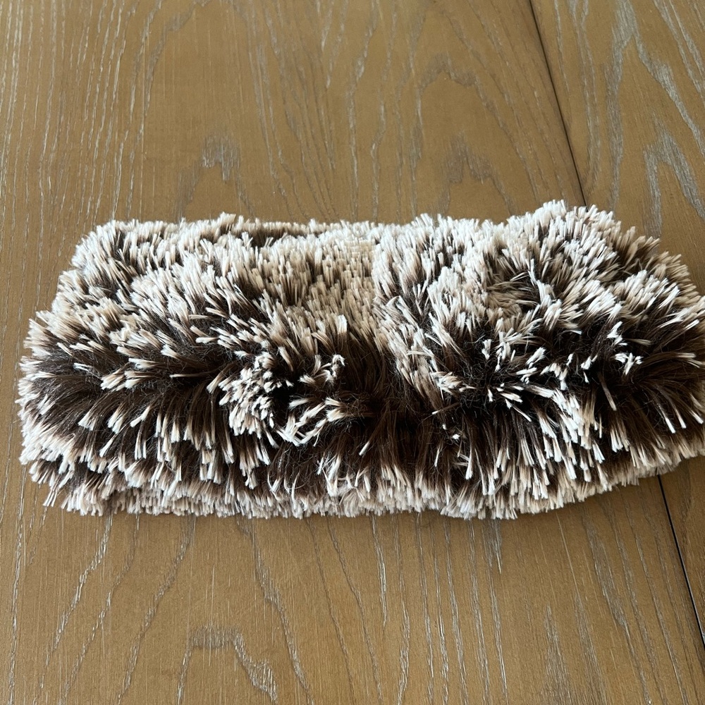 NWOT BROWN/CREAM NECK SCARF